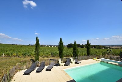 Vintage-Bauernhof mit Pool in Vinzelles