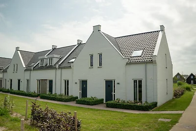 Sfeervol huis met 2 badkamer, op 700 m.