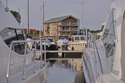 Apartment am Wasser mit Terrasse