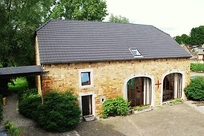 Landhaus auf einem Bauernhof mit Teich in...