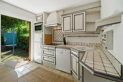 Cazet Cozy - 2BR/6P - Estate with Pool /...