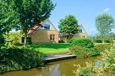 Villa für 14 Personen mit 6 Zimmern in Andijk