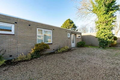 Bungalow in Sint Maartenszee am Strand