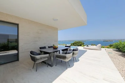 Villa in Tkon mit Schwimmbecken