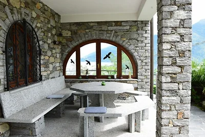 Villa in Cannobio mit Schwimmbecken