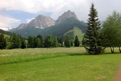 Grazioso chalet a Pozza di Fassa con giardino