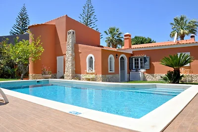 Villa in einer ruhigen Gegend mit privatem Po...