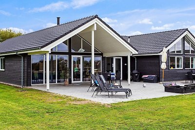 Ferienhaus mit eigenem Pool in Zealand
