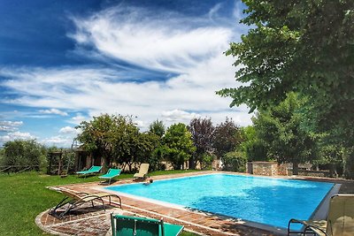 Dom z basenem na wzgórzach Chianti, pięknym...