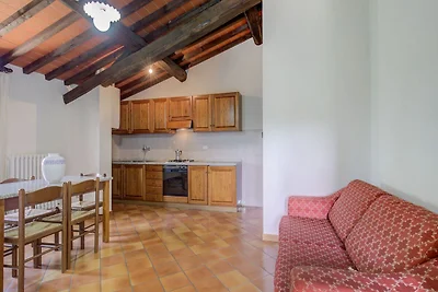 Lussureggiante casale con campo da tennis