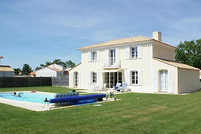 Geräumige Villa mit privatem Pool in Loire