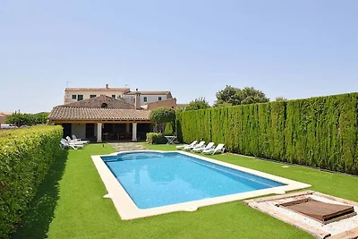Ferienhaus in Llubi mit Schwimmbecken