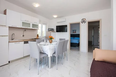 Apartments Happy Holiday - Two Bedroom Apartm...