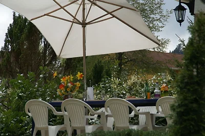 Villa con vista a Le Menil con giardino...