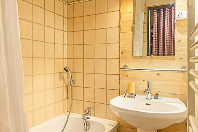 Kleine Chalet-Atmosphäre mit Bergblick.