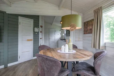 Comodo chalet in legno con lavastoviglie, in ...