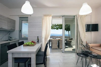 Villa in Agia Galini mit Pool und Bergblick