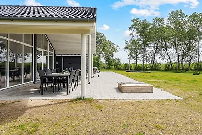 18 Personen Ferienhaus in Væggerløse