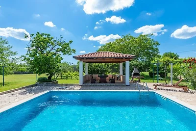 Ferienhaus in Trget mit Schwimmbecken
