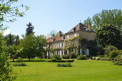 Schönes Ferienhaus mit Teich in Champvert