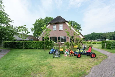 Großer Bauernhof in der Nähe des Pieterpads