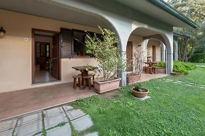 Einladende Wohnung in Scarlino mit Terrasse