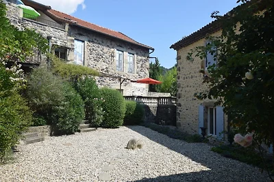 Ruhiges Ferienhaus mit Pool in der Ardèche