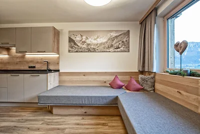 Modernes Bauernhaus mit Balkon in Schwendau