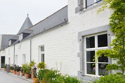Moderna casa vacanze a Senzeille con giardino