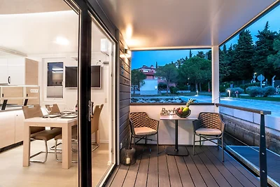 Traumhaftes Hausboot am Meer mit Whirlpool