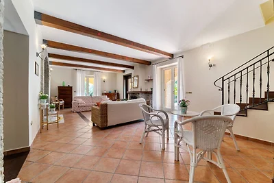 Erholsame Villa in Albanella mit Whirlpool