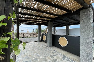 Casa rustica con vista mare ad Adra