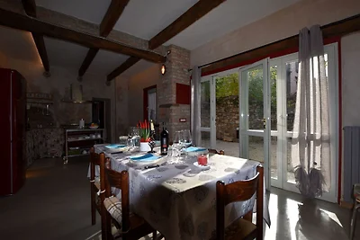 Palazzo antico a Provaglio d'Iseo con cortile