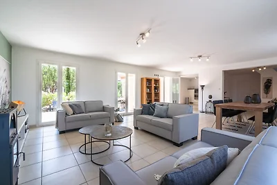 Luxe villa in Oupia met privé zwembad