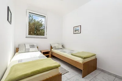 Schöne Wohnung in Mandre mit Grill