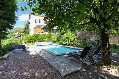Blissful Villa in Grasse with Private Swimmin...