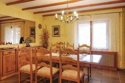 Villa mit Sonnenliegen