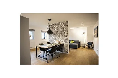 Q-Stall, Apartment 05