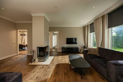 Geschmackvolles Ferienhaus mit großem Garten