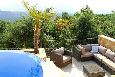 Luxuriöse Villa mit Swimmingpool