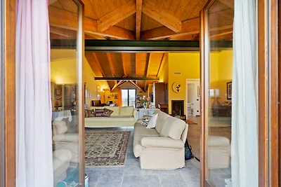 Appartamento isolato con balcone