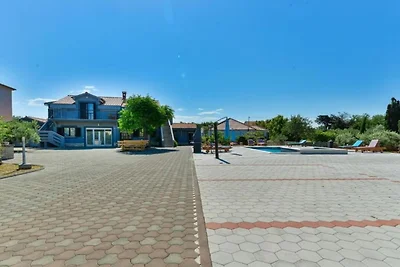 Apartments Franica with Heated Pool and Hot-T...