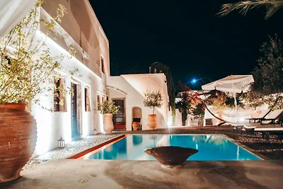 Geräumige Villa mit Swimmingpool