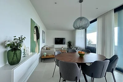 Wunderschöne Wohnung mit Pool und Garten.