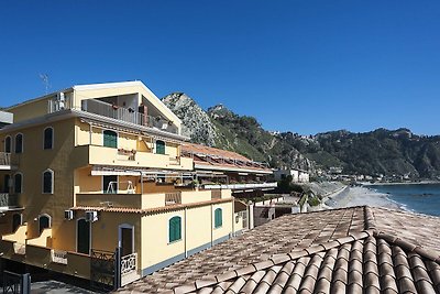 Modernes Apartment in Taormina mit Terrasse