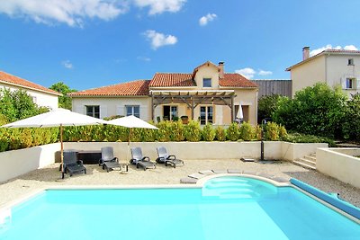 Charming villa in Rouzède with private garden