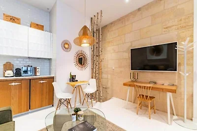 Charmantes Apartment in Bordeaux mit Terrasse