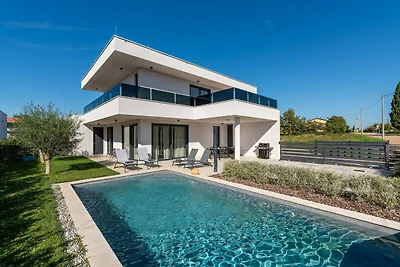 Moderne Villa mit privatem Pool, für 8...