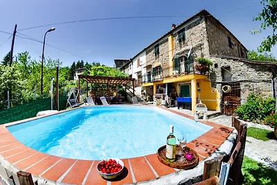 Prächtiges Cottage mit Pool in San Marcello...