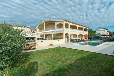 Apartment Holiday House Diana